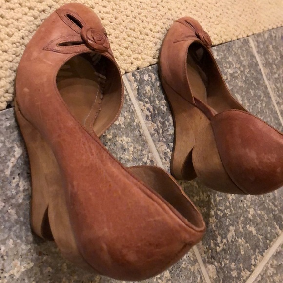 Nicoise Rose Crest Cut Wedges - Picture 8 of 8